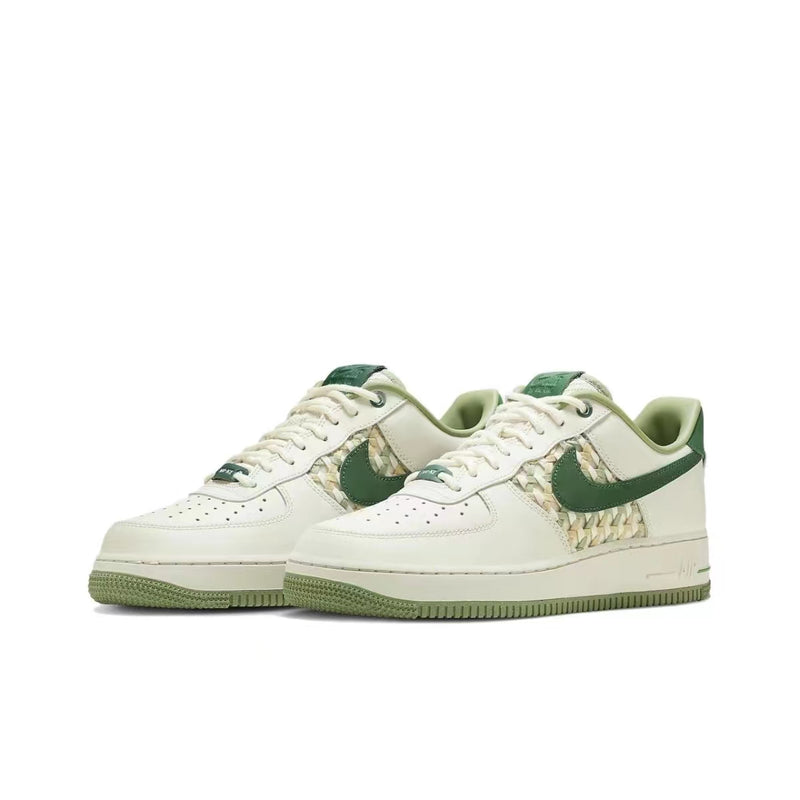Nike Air Force 1 Low “Osso Claro e Verde Desfiladeiro”