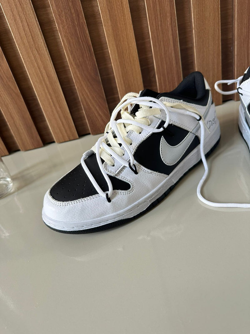 Dunk Low “Panda”
